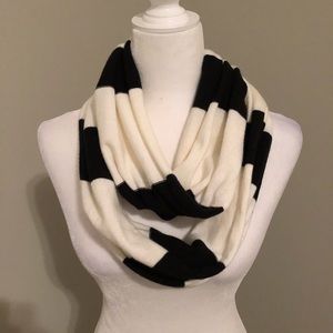 Infinity Scarf White/Black Stripe